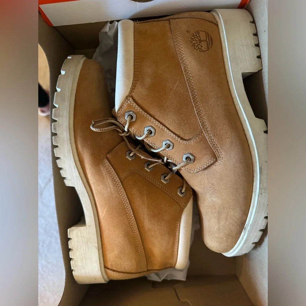 Woman’s Timberlands - Picture 10 of 13